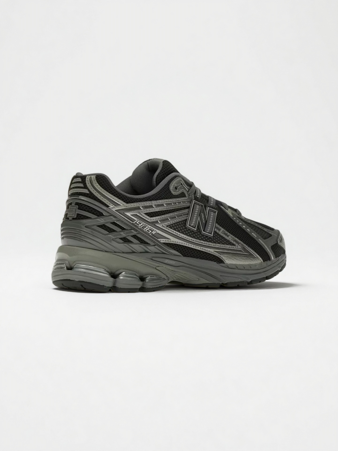 1906R Dark Grey Metallic Silver Sneaker