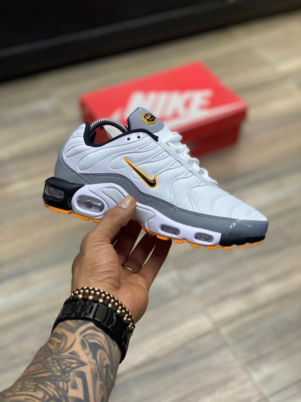 Air TN Retro Casual Sneakers